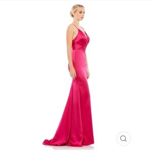 NWT Mac Duggal Plunging faux-wrap charmeuse trumpet gown Fuchsia Size 4